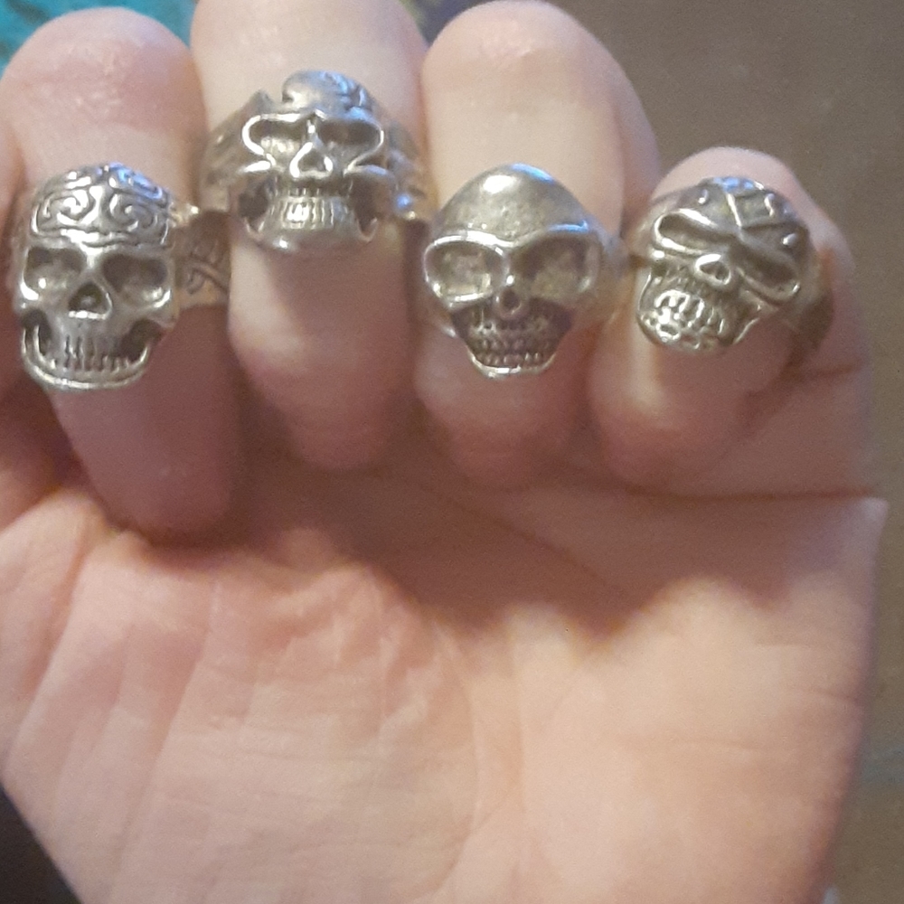 Metal skull rings